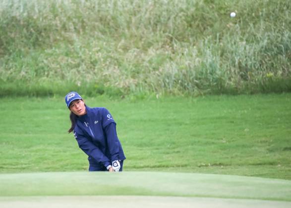 THE WOODLANDS, TX - APRIL 23: Celine Boutier (FRA) watches her approach shot on 2 during the final round of the LPGA, Golf Damen Chevron Championship on April 23, 2023 at The Club at Carlton Woods in The Woodlands, Texas. (Photo by Leslie Plaza Johnson Icon Sportswire) GOLF: APR 23 LPGA The Chevron Championship EDITORIAL USE ONLY Icon230423021