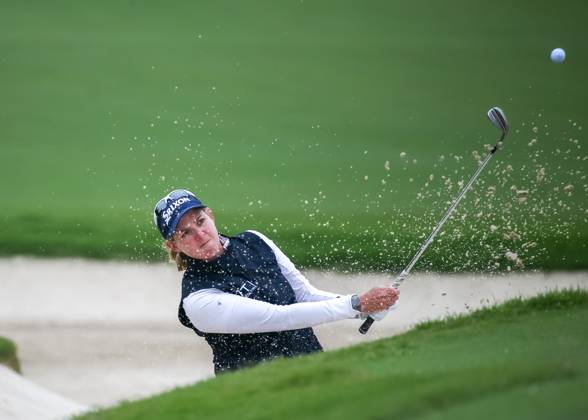 THE WOODLANDS, TX - APRIL 23: Ashleigh Buhai (ZAF) watches her hit out of the bunker on 2 during the final round of the LPGA, Golf Damen Chevron Championship on April 23, 2023 at The Club at Carlton Woods in The Woodlands, Texas. (Photo by Leslie Plaza Johnson Icon Sportswire) GOLF: APR 23 LPGA The Chevron Championship EDITORIAL USE ONLY Icon230423047
