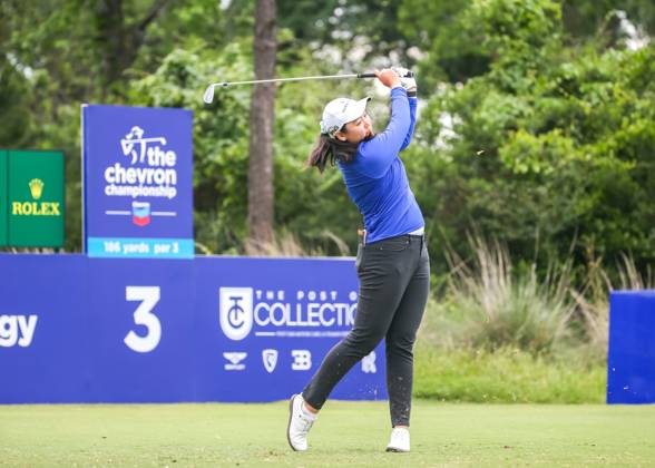 THE WOODLANDS, TX - APRIL 23: Allison Corpuz (USA) watches her tee shot on 3 during the final round of the LPGA, Golf Damen Chevron Championship on April 23, 2023 at The Club at Carlton Woods in The Woodlands, Texas. (Photo by Leslie Plaza Johnson Icon Sportswire) GOLF: APR 23 LPGA The Chevron Championship EDITORIAL USE ONLY Icon230423081