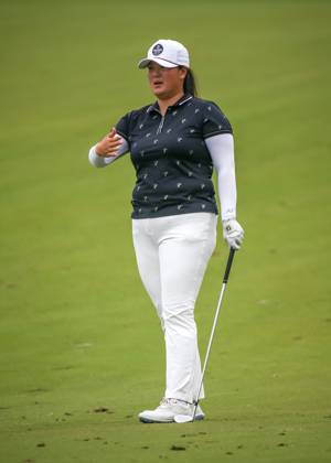 THE WOODLANDS, TX - APRIL 23: Angel Yin (USA) gestures to her caddie on approach 9 during the final round of the LPGA, Golf Damen Chevron Championship on April 23, 2023 at The Club at Carlton Woods in The Woodlands, Texas. (Photo by Leslie Plaza Johnson Icon Sportswire) GOLF: APR 23 LPGA The Chevron Championship EDITORIAL USE ONLY Icon230423092