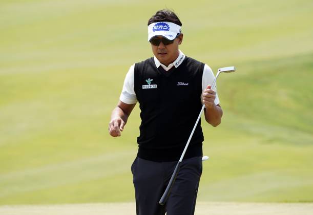 Korea Championship Presented by Genesis (The 1st Round) INCHEON, SOUTH KOREA, APR. 28: Sanghyun PARK (KOR) at the hole 18 during the 1st round of Korea Championship Presented b Genesis at Jack Nicklaus Golf Club Korea in Incheon, South Korea on April 27, 2023. Antoine Rozner (FRA) finished the first round with a score of 9 under par, putting him in the lead. Incheon the Jack Nicklaus Golf Club Korea South Korea 7840_270529 Copyright: xSeokyongxLee PentaxPressx