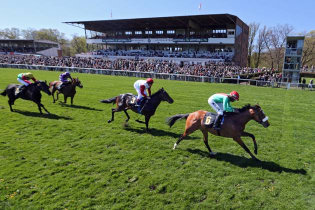 Equestrian sport, gallop, race day in Berlin-Hoppegarten