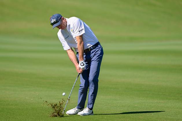 THE WOODLANDS, TX - APRIL 30: Jim Furyk hits his second shot on 1 during Rd3 of the Insperity Invitational at The Woodlands Country Club Tournament Course on April 30, 2023 in The Woodlands, Texas. (Photo by Ken Murray Icon Sportswire) GOLF: APR 30 PGA, Golf Herren Tour Champions Insperity Invitational EDITORIAL USE ONLY Icon230430011