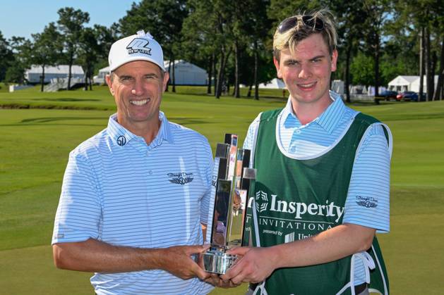 THE WOODLANDS, TX - APRIL 30: Steve Alker and his son caddie Ben, hold the trophy for winning the Insperity Invitational at The Woodlands Country Club Tournament Course on April 30, 2023 in The Woodlands, Texas. (Photo by Ken Murray Icon Sportswire) GOLF: APR 30 PGA, Golf Herren Tour Champions Insperity Invitational EDITORIAL USE ONLY Icon230430088