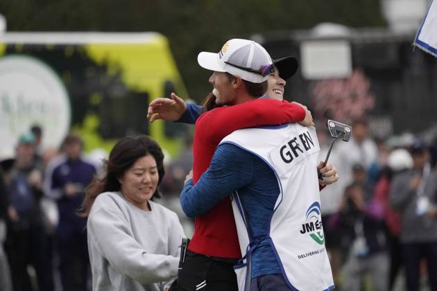 April 30, 2023: LPGA, Golf Damen - Hannah Green, pro golfer from Perth, Australia, won the Ladies Professional Golf Association, JM Eagle LA Championship 2023, The Wilshire Country Club, Los Angeles, CA, USA, April 30, 2023. Tied with two other players at the end of four rounds of play, Green won two sudden death playoff holes to capture the title and a $450,000 pay day. Green hugs her caddy as a friend prepares to spray her with champagne. - ZUMAmt3_ 20230430_zaf_mt3_004 Copyright: xScottxMitchellx