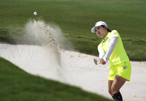 Sport Bilder des Tages Golf: JM Eagle LA Championship Ayaka Furue of Japan hits a shot on the 13th hole during the final round of the JM Eagle LA Championship golf tournament at Wilshire Country Club in Los Angeles on April 30, 2023.  A14AA0001422108P 