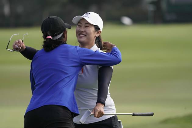 April 30, 2023: LPGA, Golf Damen - Lyn Xiyu, professional golfer from Guangzhou, China, finished in second place at the Ladies Professional Golf Association, JM Eagle LA Championship 2023, The Wilshire Country Club, Los Angeles, CA, USA, April 30, 2023. Xiyu was in a three way time at the end of four days of regulation play. Here, Xiyu hugs third place winner, Aditi Ashok, on the 18th hole. - ZUMAmt3_ 20230430_zaf_mt3_014 Copyright: xScottxMitchellx