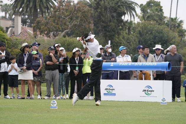 April 30, 2023: LPGA, Golf Damen - Alison Lee, a Los Angeles resident, earned a tenth place finish in the Ladies Professional Golf Association, JM Eagle LA Championship 2023, The Wilshire Country Club, Los Angeles, CA, USA, April 30, 2023. Here, Lee tees off on the first hole to start her day. - ZUMAmt3_ 20230430_zaf_mt3_028 Copyright: xScottxMitchellx