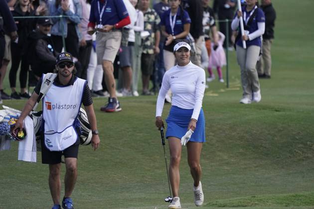 April 30, 2023: LPGA, Golf Damen - Alison Lee, a Los Angeles resident, earned a tenth place finish in the Ladies Professional Golf Association, JM Eagle LA Championship 2023, The Wilshire Country Club, Los Angeles, CA, USA, April 30, 2023. Here, Lee was welcomed with a loud ovation as the approached the green on the 18th. - ZUMAmt3_ 20230430_zaf_mt3_030 Copyright: xScottxMitchellx