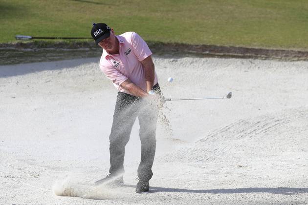 DULUTH, GA - MAY 07: Rod Pampling hits from the bunker on the 18th hole during the final round of the PGA, Golf Herren Tour Champions Mitsubishi Electric Classic on May 7, 2023 at TPC Sugarloaf in Duluth, Georgia. (Photo by David J. Griffin Icon Sportswire) GOLF: MAY 07 PGA Tour Champions Mitsubishi Electric Classic EDITORIAL USE ONLY Icon9532305071007