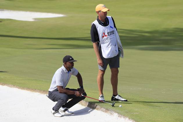 DULUTH, GA - MAY 07: Timothy O Neal and his caddie strategize the putt during the final round of the PGA, Golf Herren Tour Champions Mitsubishi Electric Classic on May 7, 2023 at TPC Sugarloaf in Duluth, Georgia. (Photo by David J. Griffin Icon Sportswire) GOLF: MAY 07 PGA Tour Champions Mitsubishi Electric Classic EDITORIAL USE ONLY Icon9532305071019
