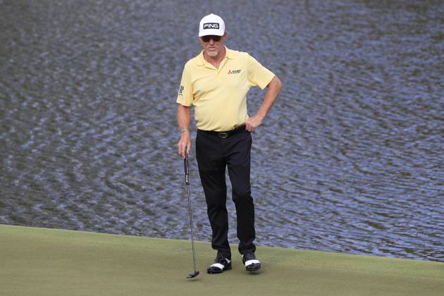 DULUTH, GA - MAY 07: Miguel Angel Jimenez waits for his turn to putt on the 18th green during the final round of the PGA, Golf Herren Tour Champions Mitsubishi Electric Classic on May 7, 2023 at TPC Sugarloaf in Duluth, Georgia. (Photo by David J. Griffin Icon Sportswire) GOLF: MAY 07 PGA Tour Champions Mitsubishi Electric Classic EDITORIAL USE ONLY Icon9532305071091