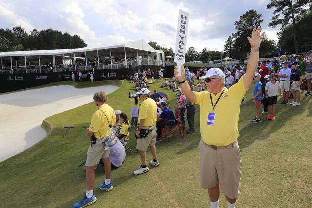 DULUTH, GA - MAY 07: A course worker holds up a Hush YÕall sign during the final round of the PGA, Golf Herren Tour Champions Mitsubishi Electric Classic on May 7, 2023 at TPC Sugarloaf in Duluth, Georgia. (Photo by David J. Griffin Icon Sportswire) GOLF: MAY 07 PGA Tour Champions Mitsubishi Electric Classic EDITORIAL USE ONLY Icon9532305071122