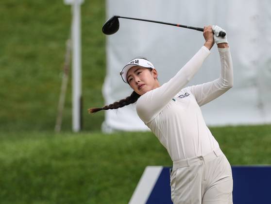 May 13, 2023: Yealimi Noh from the United States tees off at the first hole during the third round at the Cognizant Founders Cup at the Upper Montclair Country Club in Clifton, NJ. CSM Clifton United States of America - ZUMAc04_ 20230513_zaf_c04_001 Copyright: xMikexLangishx