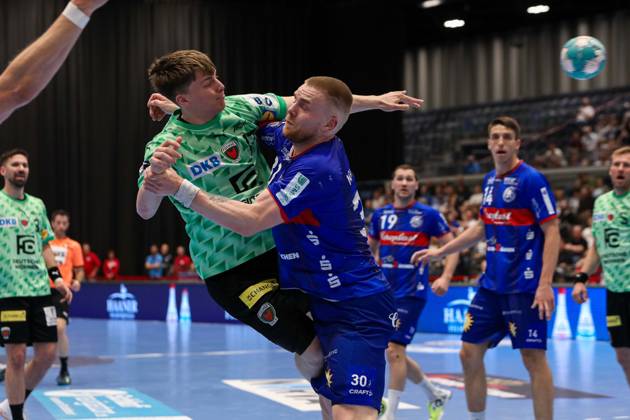 1 Bundesliga Handball Bergischer HC against Füchse Berlin, 14 05 2023 Nils Lichtlein 17 Fuechse Berlin in a duel with Tom Kare Nikolaisen 30 Bergischer HC 1 Bundesliga Handball Bergischer HC against Füchse Berlin 14 05 2023 in Dusseldorf Copyright: xBEAUTIFULxSPORTS KennyxBeelex
