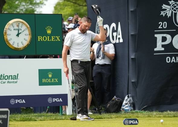 PGA, Golf Herren Pro Michael Block acknowledges the crowd on the 1st tee during the final round of the 2023 PGA Championship at Oak Hill Country Club in Rochester, New York on Sunday, May 21, 2023.  ROC20230521508 AARONxJOSEFCZYK