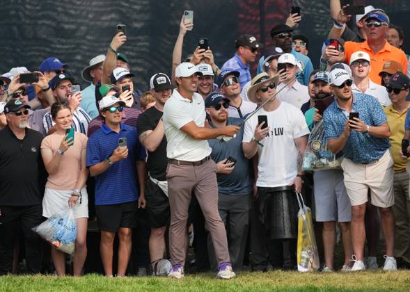 Brooks Koepka hits out of the rough on the 9th hole during the final round of the 2023 PGA, Golf Herren Championship at Oak Hill Country Club in Rochester, New York on Sunday, May 21, 2023.  ROC20230521548 AARONxJOSEFCZYK
