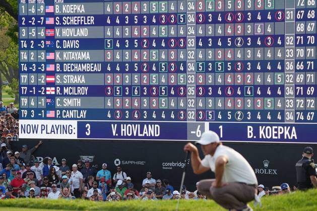 Brooks Koepka lines up his putt on the 18th green during the 2023 PGA, Golf Herren Championship at Oak Hill Country Club in Rochester, New York on Sunday, May 21, 2023. Koepka won the championship shooting 72, 66, 66 and 67 to finish at nine-under-par.  ROC20230521595 AARONxJOSEFCZYK