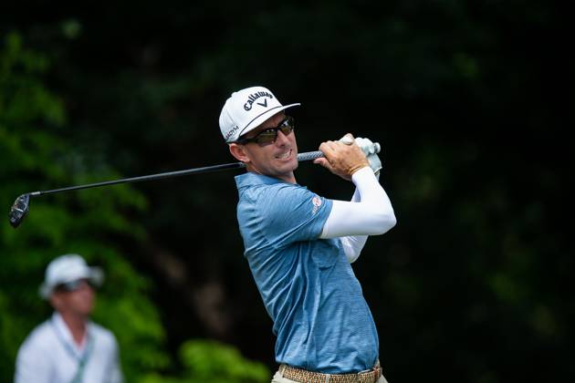 FORTH WORTH, TX - MAY 25: Dylan Frittelli of South Africa tees off on hole 6 during the first round of the Charles Schwab Challenge on May 24, 2023, at Colonial Country Club in Fort Worth, Texas. (Photo by Aric Becker Icon Sportswire) GOLF: MAY 25 PGA, Golf Herren - Charles Schwab Challenge EDITORIAL USE ONLY Icon230525125