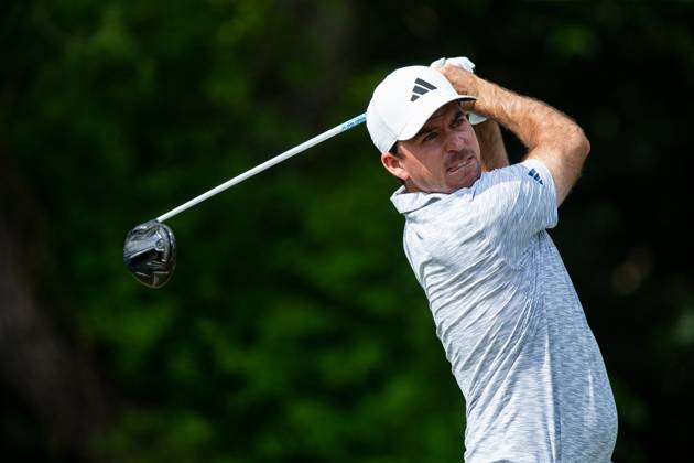 FORTH WORTH, TX - MAY 25: Nick Taylor of Canada tees off on hole 6 during the first round of the Charles Schwab Challenge on May 24, 2023, at Colonial Country Club in Fort Worth, Texas. (Photo by Aric Becker Icon Sportswire) GOLF: MAY 25 PGA, Golf Herren - Charles Schwab Challenge EDITORIAL USE ONLY Icon230525143