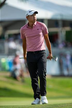 FORTH WORTH, TX - MAY 25: Collin Morikawa of United States finishes his round on hole 18 during the first round of the Charles Schwab Challenge on May 24, 2023, at Colonial Country Club in Fort Worth, Texas. (Photo by Aric Becker Icon Sportswire) GOLF: MAY 25 PGA, Golf Herren - Charles Schwab Challenge EDITORIAL USE ONLY Icon230525164
