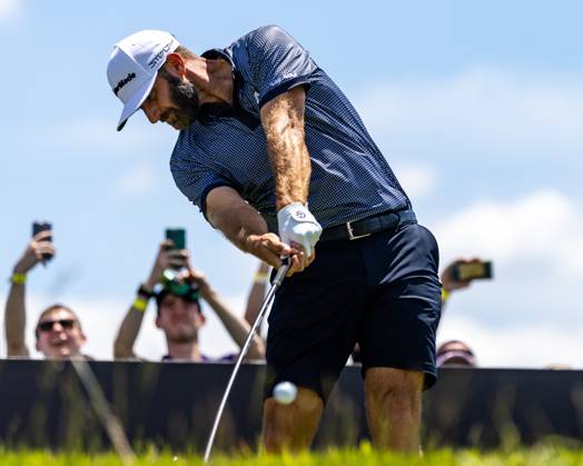 May 26, 2023, Potomac Falls, Virginia, USA: DUSTIN JOHNSON tees off during the first round of the LIV Golf DC event at Trump National Golf Club. Potomac Falls USA - ZUMAb237 20230526_znp_b237_026 Copyright: xRobertxBlakleyx