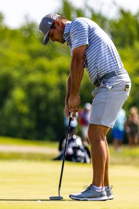 May 27, 2023, Potomac Falls, Virginia, USA: BRYSON DECHAMBEAU sinks his putt on the fourth hole of the second round of the LIV Golf DC event at Trump National Golf Club. Potomac Falls USA - ZUMAb237 20230527_znp_b237_033 Copyright: xRobertxBlakleyx