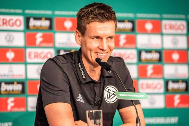 Press Conference DFB Cup Final, RB Leipzig vs Eintracht Frankfurt Berlin, 02 06 2023 Final Referee Daniel Siebert Press Conference DFB Cup Final, RB Leipzig vs Eintracht Frankfurt Olympiastadion, Berlin, 02 06 2023 DFL REGULATIONS PROHIBIT ANY USE OF PHOTOGRAPHS AS IMAGE SEQUENCES AND OR QUASI VIDEO Copyright: xBEAUTIFULxSPORTS LucianoxLimax