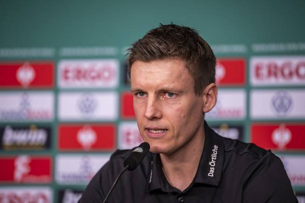 02 06 2023, xkvx, football DFB Pokal final 2023, RB Leipzig Eintracht Frankfurt, training and press conference emspor, v l referee Daniel Siebert DFL DFB REGULATES PROHIBIT ANY USE OF PHOTOGRAPHS as IMAGE SEQUENCES and or QUASI VIDEO Berlin