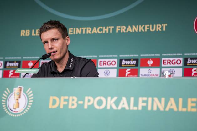 02 06 2023, xkvx, football DFB Pokal final 2023, RB Leipzig Eintracht Frankfurt, training and press conference emspor, v l referee Daniel Siebert DFL DFB REGULATES PROHIBIT ANY USE OF PHOTOGRAPHS as IMAGE SEQUENCES and or QUASI VIDEO Berlin