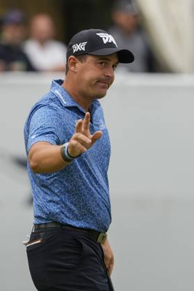 June 9, 2023, TORONTO, ON, CANADA: Justin Lower waves to the crowd after making a putt on the sixteenth hole during the second round of the Canadian Open in Toronto on Friday, June 9, 2023. Canada News - June 9, 2023  - ZUMAc35_ 20230609_zaf_c35_169 Copyright: xAndrewxLahodynskyjx