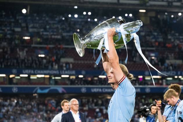 230610 Erling Braut Haaland of Manchester City celebrates with the trophy after the UEFA Champions League football match between Manchester City and Inter on June 10, 2023 in Istanbul Photo Jon Olav Nesvold BILDBYRAN COP 217 JE0065 fotboll football soccer fotball champions league manchester city inter bbeng final jubel  Copyright: JONxOLAVxNESVOLD BB230610JE111