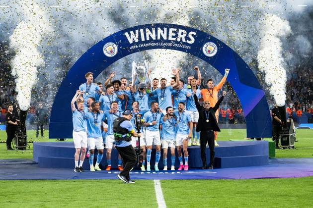 230610 Players of Manchester City celebrate with the trophy after the UEFA Champions League football match between Manchester City and Inter on June 10, 2023 in Istanbul Photo Jon Olav Nesvold BILDBYRAN COP 217 JE0065 fotboll football soccer fotball champions league manchester city inter bbeng final jubel  Copyright: JONxOLAVxNESVOLD BB230610JE112
