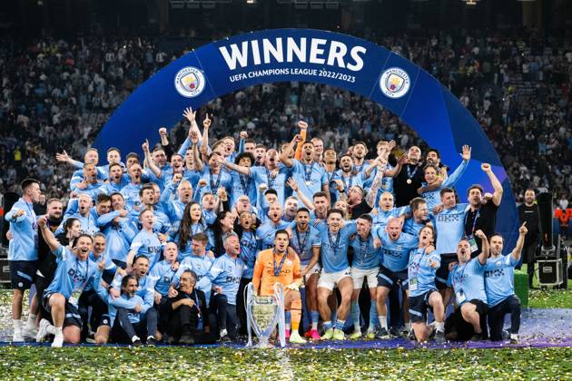 230610 Players of Manchester City celebrate with the trophy after the UEFA Champions League football match between Manchester City and Inter on June 10, 2023 in Istanbul Photo Jon Olav Nesvold BILDBYRAN COP 217 JE0065 fotboll football soccer fotball champions league manchester city inter bbeng final jubel  Copyright: JONxOLAVxNESVOLD BB230610JE113