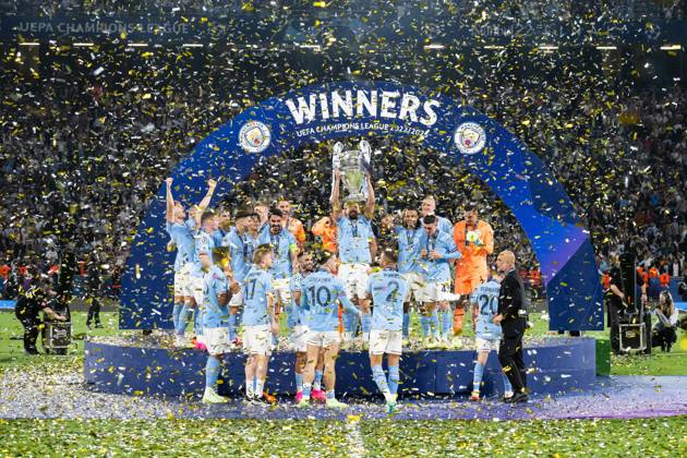 230610 Players of Manchester City celebrate with the trophy after the UEFA Champions League football match between Manchester City and Inter on June 10, 2023 in Istanbul Photo Jon Olav Nesvold BILDBYRAN COP 217 JE0065 fotboll football soccer fotball champions league manchester city inter bbeng final jubel  Copyright: JONxOLAVxNESVOLD BB230610JE114
