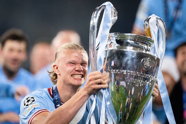 230610 Erling Braut Haaland of Manchester City celebrates with the trophy after the UEFA Champions League football match between Manchester City and Inter on June 10, 2023 in Istanbul Photo Jon Olav Nesvold BILDBYRAN COP 217 JE0065 fotboll football soccer fotball champions league manchester city inter bbeng final jubel  Copyright: JONxOLAVxNESVOLD BB230610JE117