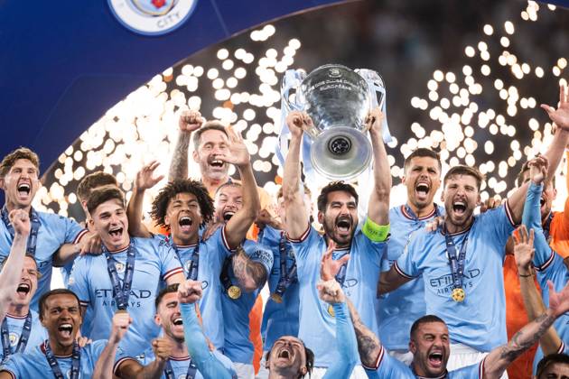 230610 Players of Manchester City celebrate with the trophy after the UEFA Champions League football match between Manchester City and Inter on June 10, 2023 in Istanbul Photo Jon Olav Nesvold BILDBYRAN COP 217 JE0065 fotboll football soccer fotball champions league manchester city inter bbeng final jubel  Copyright: JONxOLAVxNESVOLD BB230610JE118