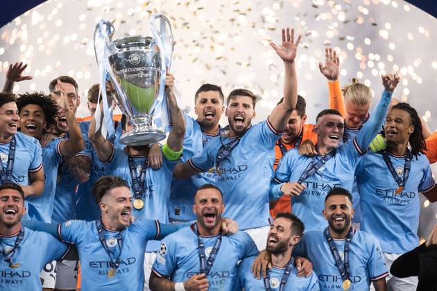 230610 Players of Manchester City celebrate with the trophy after the UEFA Champions League football match between Manchester City and Inter on June 10, 2023 in Istanbul Photo Jon Olav Nesvold BILDBYRAN COP 217 JE0065 fotboll football soccer fotball champions league manchester city inter bbeng final jubel  Copyright: JONxOLAVxNESVOLD BB230610JE122
