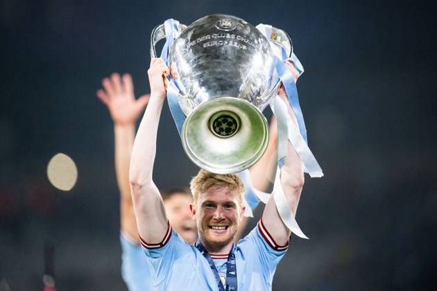 230610 Kevin De Bruyne of Manchester City celebrates with the trophy after the UEFA Champions League football match between Manchester City and Inter on June 10, 2023 in Istanbul Photo Jon Olav Nesvold BILDBYRAN COP 217 JE0065 fotboll football soccer fotball champions league manchester city inter bbeng final jubel  Copyright: JONxOLAVxNESVOLD BB230610JE124
