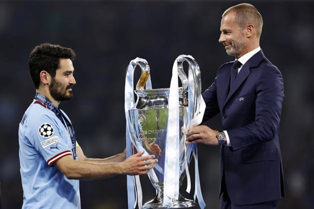 ISTANBUL - Ilkay Gundogan of Manchester City receives the Champions League trophy from Aleksander Äaeferin, President of UEFA after the UEFA Champions League Final between Manchester City FC and FC Inter Milan at Ataturk Olympic Stadium on June 10, 2023 in Istanbul , Turkey. AP Dutch Height MAURICE OF STONE UEFA Champions League final 2022 2023 xVIxANPxSportx xMauricexvanxSteenxIVx 471330430 originalFilename: 471330430.jpg