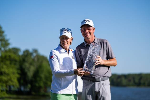 230611 Annika Sörenstam and Dale Whitnell of England pose for a picture with the trophy at the award ceremony after the Scandinavian Mixed golf tournament on June 11, 2023 in Akersberga Photo Emma Wallskog BILDBYRAN COP 320 EW0211 golf scandinavian mixed day 4 bbeng jubel  Copyright: EMMAxWALLSKOG BB230611EW040