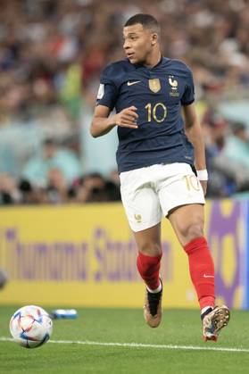 France v Poland - Round of 16 - FIFA World Cup, WM, Weltmeisterschaft, Fussball Doha Kylian Mbappe of France in action during the FIFA World Cup Qatar 2022 Round of 16 match between France v Poland at Al Thumama Stadium on December 04, 2022 in Doha, Qatar. Photo by David Niviere ABACAPRESS.COM DOHA Qatar Copyright: xNivierexDavid ABACAPRESS.COMx 834123_063 NivierexDavid ABACAPRESS.COMx 834123_063