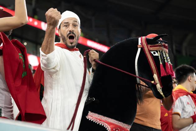 Morocco v Spain - Round of 16 - FIFA World Cup, WM, Weltmeisterschaft, Fussball Doha. Marocan fans attend the FIFA World Cup Qatar 2022 Round of 16 match between Morocco v Spain at the Al-Thumama Stadium, on December 06, 2022 in Doha, Qatar. Photo by David Niviere ABACAPRESS.COM DOHA Qatar Copyright: xNivierexDavid ABACAPRESS.COMx 834436_001 NivierexDavid ABACAPRESS.COMx 834436_001
