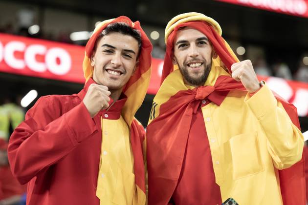 Morocco v Spain - Round of 16 - FIFA World Cup, WM, Weltmeisterschaft, Fussball Doha. Spanish fans attend the FIFA World Cup Qatar 2022 Round of 16 match between Morocco v Spain at the Al-Thumama Stadium, on December 06, 2022 in Doha, Qatar. Photo by David Niviere ABACAPRESS.COM DOHA Qatar Copyright: xNivierexDavid ABACAPRESS.COMx 834436_002 NivierexDavid ABACAPRESS.COMx 834436_002