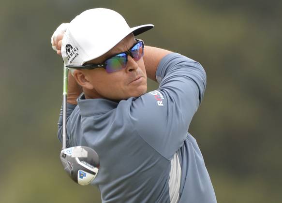 Rickie Fowler tees off on the 8th hole during the first round of the 2023 U.S. Open Golf Championship at the Los Angeles Country Club in Los Angeles, California on Thursday, June 15, 2023. Fowler finished the day with an eight-under-par 62.  LAP20230615924 MIKExGOULDING