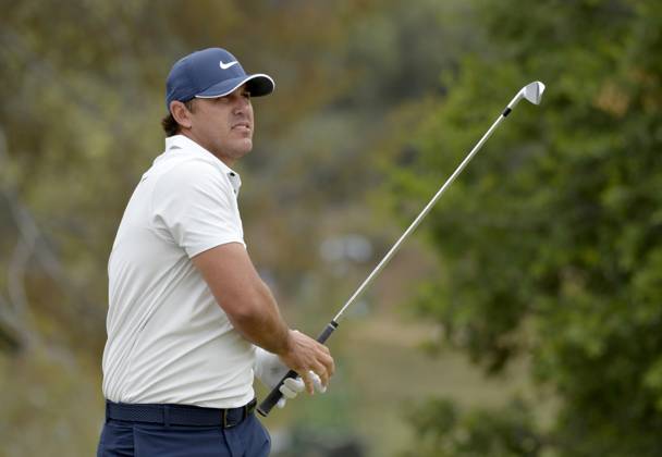 Brooks Koepka watches his drive on the 4th fairway during the first round of the 2023 U.S. Open Golf Championship at the Los Angeles Country Club in Los Angeles, California on Thursday, June 15, 2023.  LAP20230615934 MIKExGOULDING