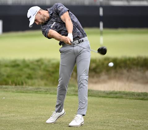 Wyndham Clark drives the ball off the 18th tee during the first round of the 2023 U.S. Open at the Los Angeles Country Club in Los Angeles on Thursday, June 15, 2023. McIlroy finished with a five-under par 65.  LAP20230615230 ALEXxGALLARDO