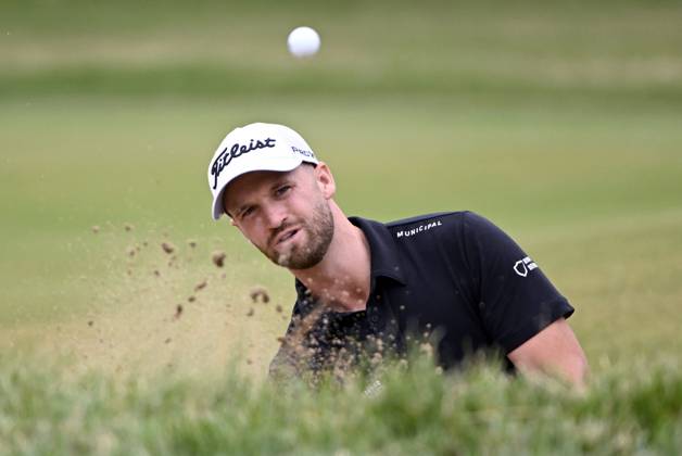 Wyndham Clark chips out of a bunker on the 17th green during the second round of the 2023 U.S. Open Golf Championship at the Los Angeles Country Club in Los Angeles on Friday, June 16, 2023.  LAP20230616222 ALEXxGALLARDO