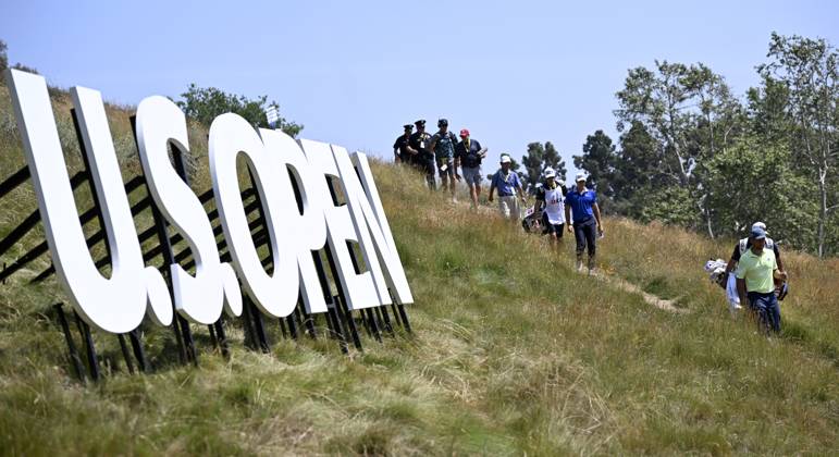 Xander Schauffele leads the pack of golfers and others down a path to the fourth hole during the second round of the 2023 U.S. Open Golf Championship at the Los Angeles Country Club in Los Angeles on Friday, June 16, 2023.  LAP20230616236 ALEXxGALLARDO