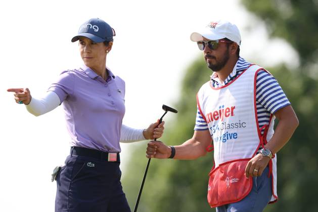 Meijer LPGA, Golf Damen Classic Azahara Munoz of Spain interacts with her caddy after her birdie on the first green during the third round of the Meijer LPGA Classic for Simply Give golf tournament at Blythefield Country Club in Belmont, MI, USA Saturday, June 17, 2023. Belmont Michigan United States  Copyright: xJorgexLemusx originalFilename:lemus-meijerlp230617_npnHd.jpg